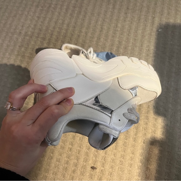 Sneakers - Picture 6 of 6